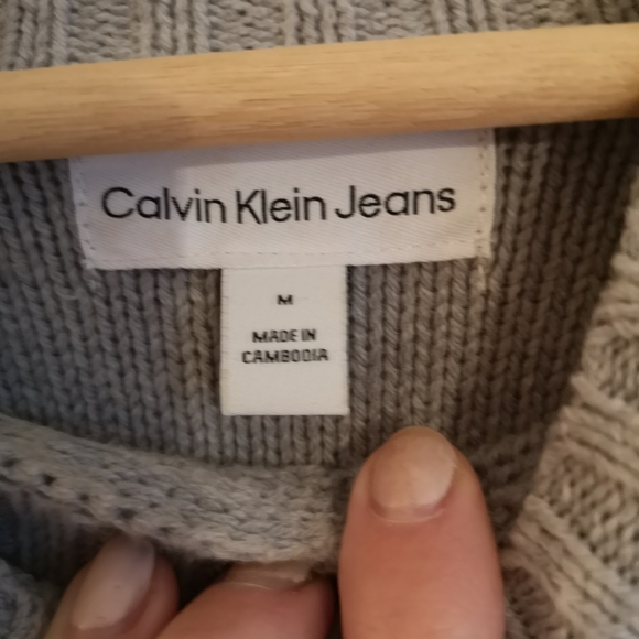 Calvin Klein sweater - Picture 2 of 5